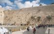 Vyrai ir moterys prie Raud sienos Jeruzalje paskirstyti atskirai, nes matomai j norai bei praymai yra i skirting oper
