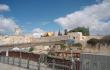 Tolumoje - Al Aksos meetes auksinis kupolas. Ne musulmonams ten rodytis nevalia, utat prie Raud sienos trinkis kiek irdis geidia