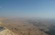 Kelias per Negevo dykum, alia Makhtesh Ramon kraterio