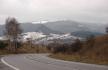 Ruduo ir sniegas, kelias ir Tatrų kalnai. Visa tai Slovakija