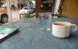 Kava ir vanduo ant stalo (Kato Pyrgos, Kipras)