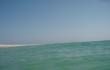 Plaukioju Omano įlankoje, žiūriu į vandenį