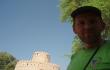 Žalias medis, žalias keliautojas, geltonas bokštas Jungtinių Arabų Emyratų Bureimio oazės mieste Al Ain