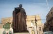 Monsinjoras Luigi Vella buvo šventas kunigas šios - Gozo salos ir maltiečiai nepagailėjo jam paminklo [Malta taip pat. Vieno pasivaikščiojimo istorija, 2018]