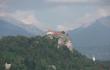 Bledo pilis (zoom versija) Julijos Alpių fone [Šiandien prieš dvidešimt metų. Po kuprine, 2019]