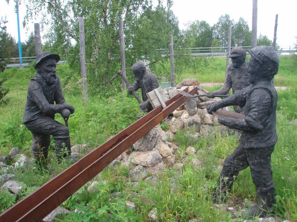 Aukso iekotojai, Ivalo, Suomija