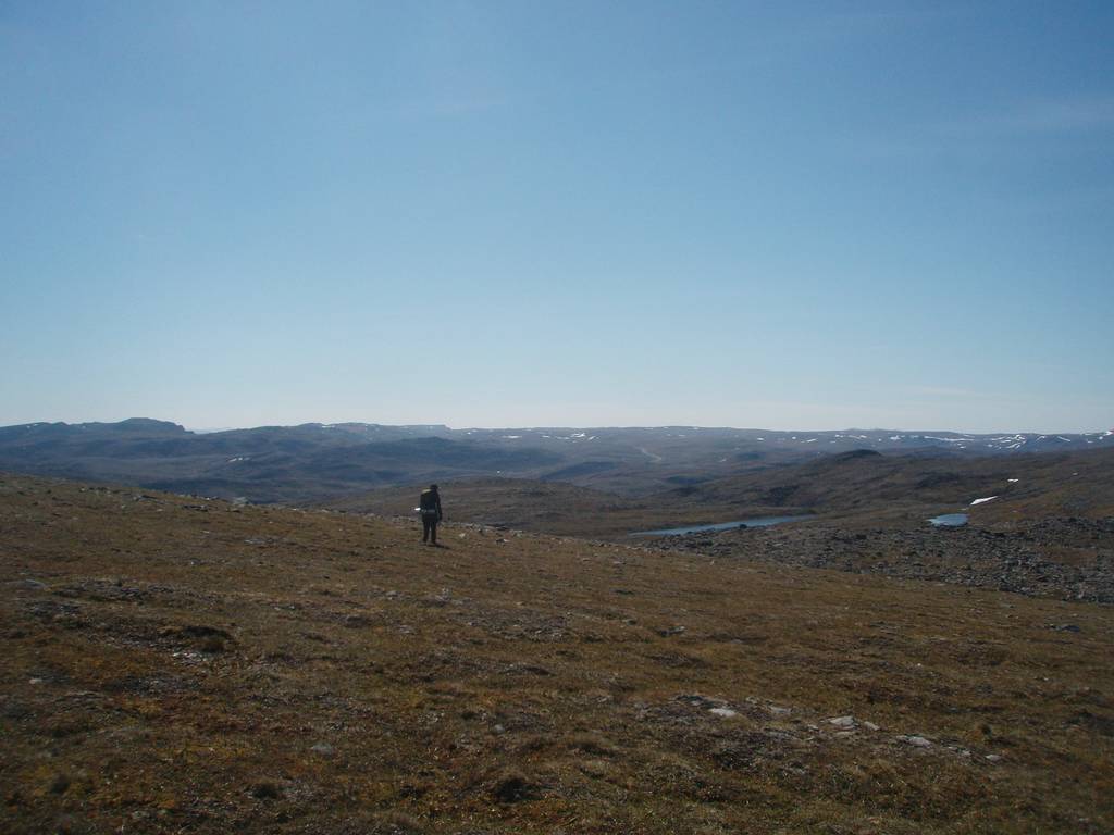 Keliu i Nordkapo, eiti kalnais ar keliu