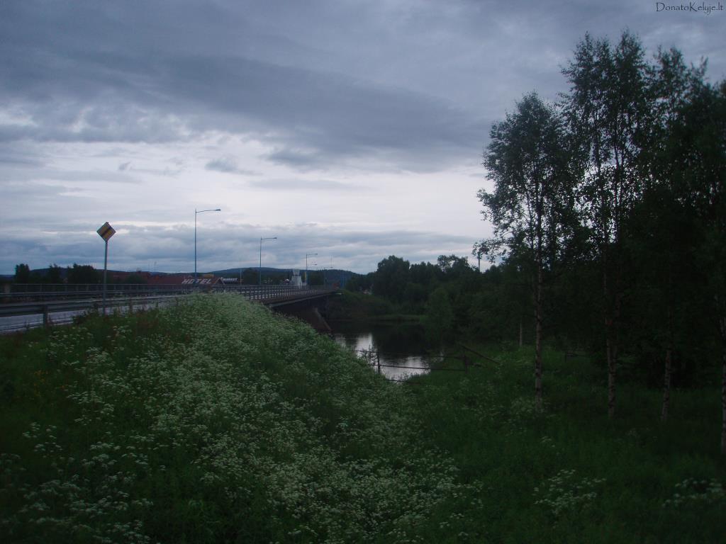 Ten dar sugr��ime, rytoj. Vakaras Ivalo, laikas 21:51 val.
