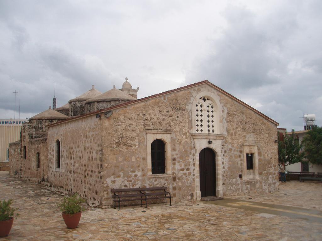 Kita Paphos cerkv, ne tokia didel (Atidaryta)