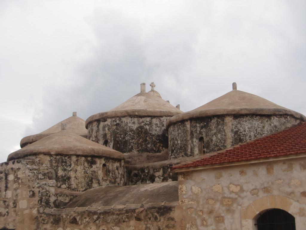 Nedidels Paphos cerkvs kryius