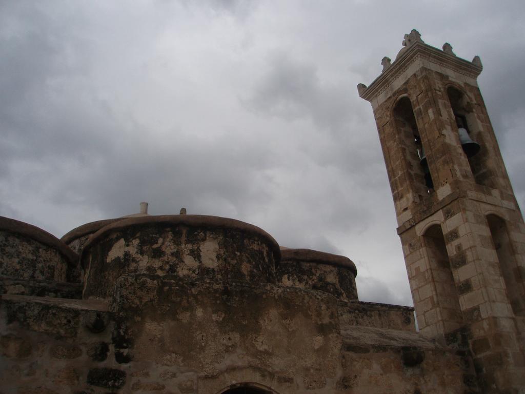 Nedidels Paphos cerkvs boktas
