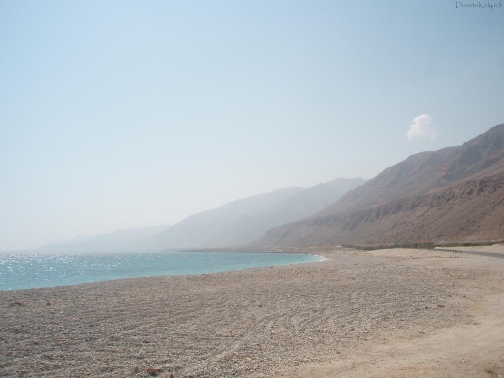 Kelias palauks, o kol kas einu  kaim Tiwi, esant u mans